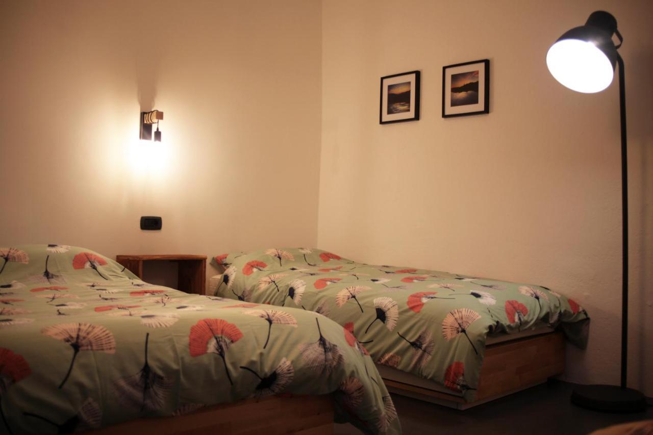 B&B Val Valerna 勒泽诺 外观 照片